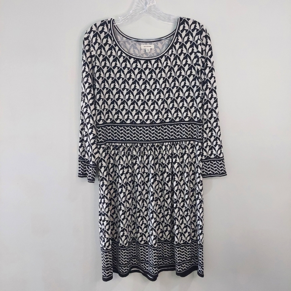 Max Studio dress Large black white floral long sleeve knee length scoop neck